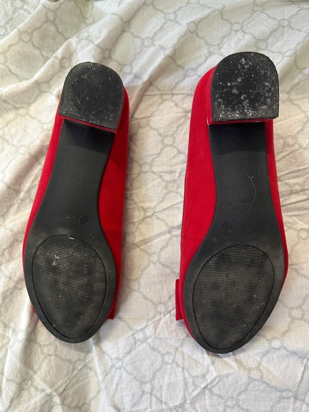 Jaclyn Smith Red Bow kitten heels with Gold Detail size 9 - Picture 5 of 5